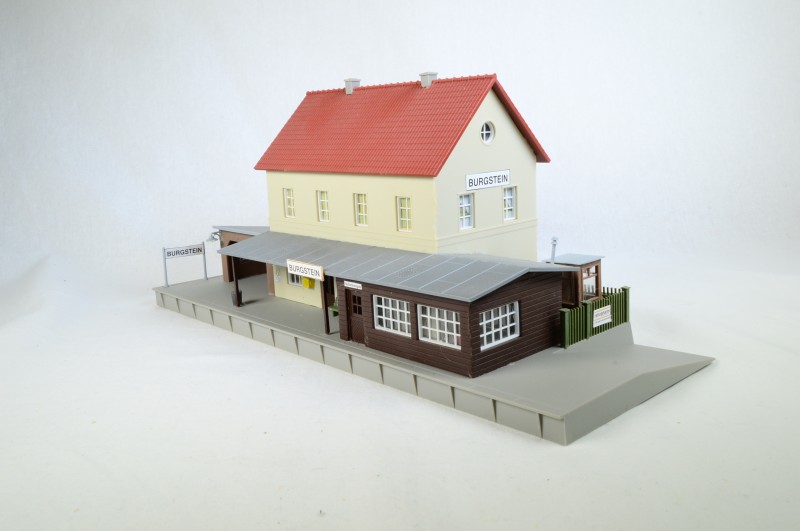 Gebäude: Bahnhof "Burgstein"