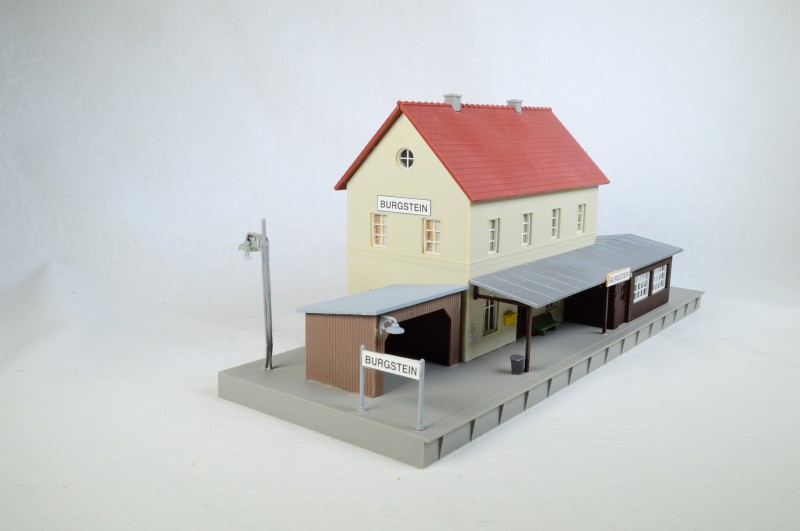 Gebäude: Bahnhof "Burgstein"