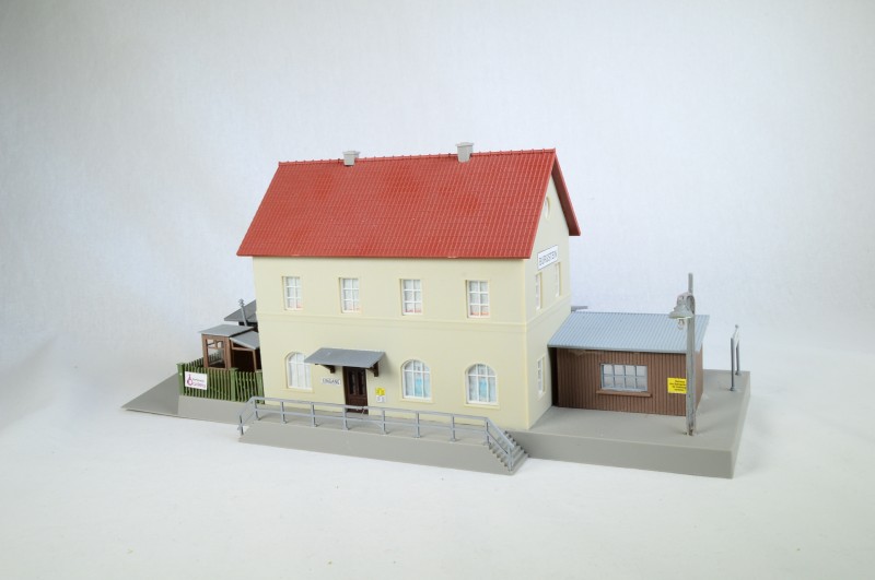 Gebäude: Bahnhof "Burgstein"