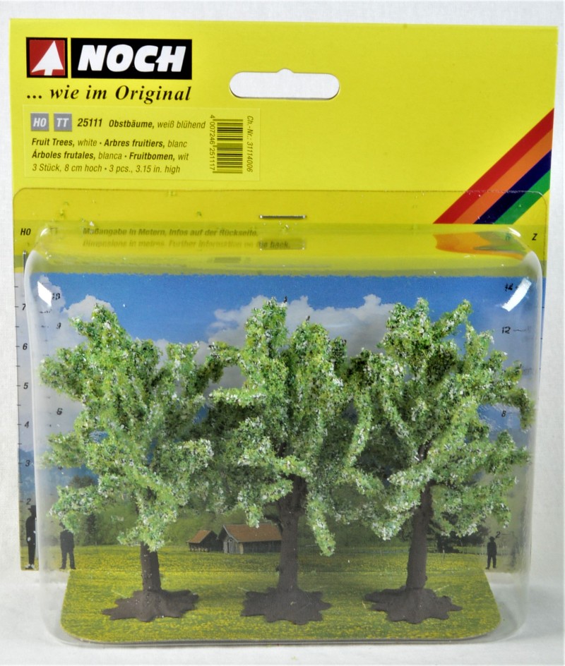 Obstbäume weiß blühend